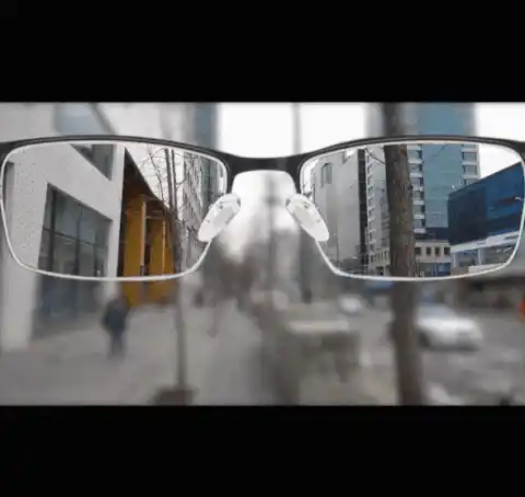Elegant frameless glasses