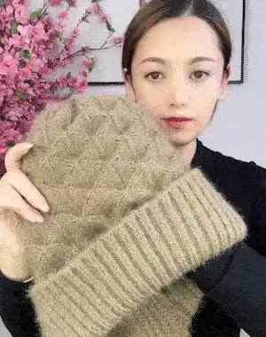 Warm hat and scarf